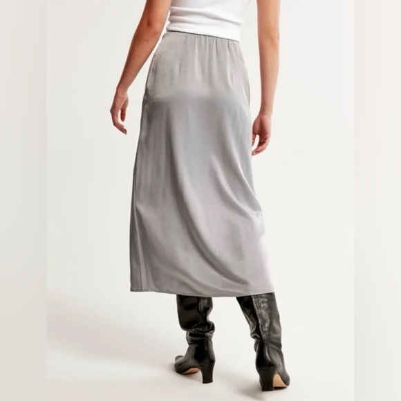Abercrombie & Fitch Knotted Elevated Satin Midi Skirt - Picture 3 of 6
